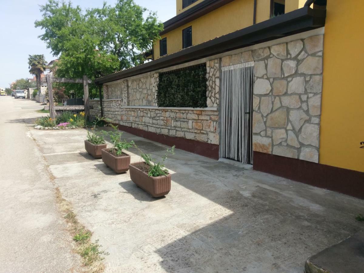 Apartments Ingrid Novigrad  Екстер'єр фото